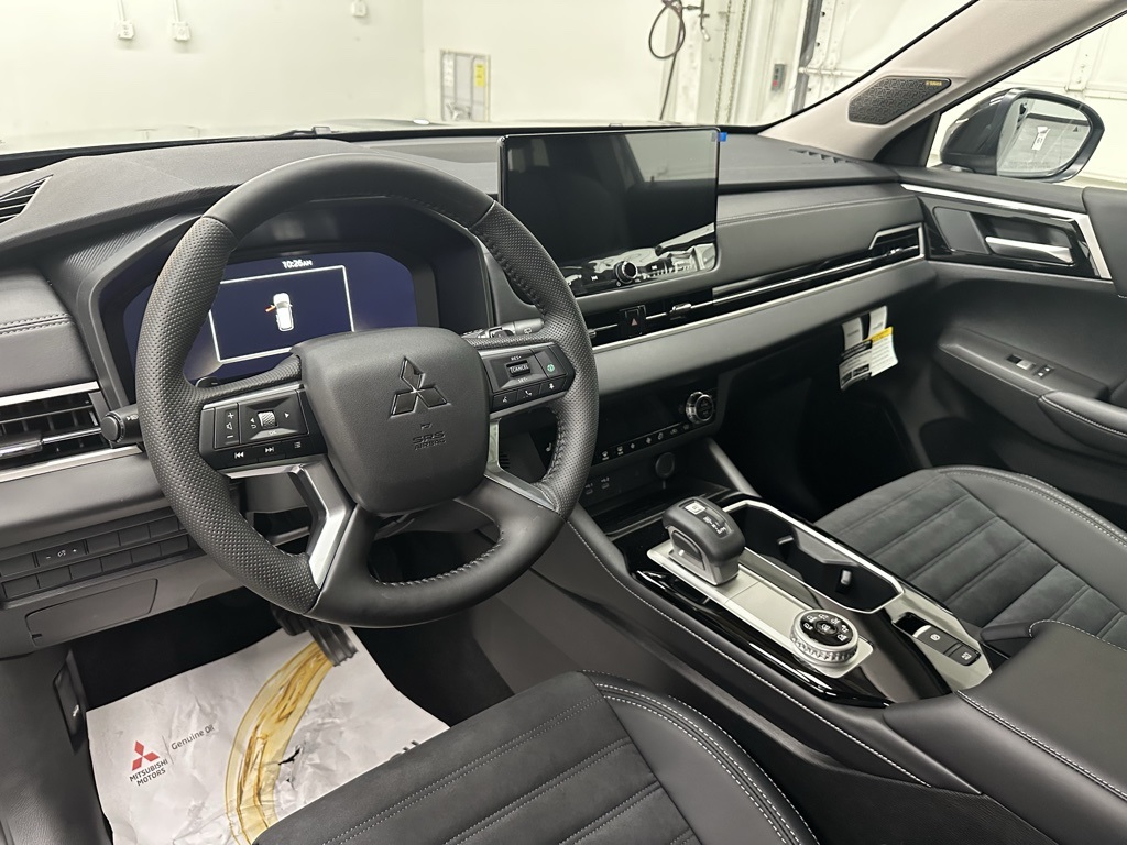 2025 Mitsubishi Outlander SE photo 12
