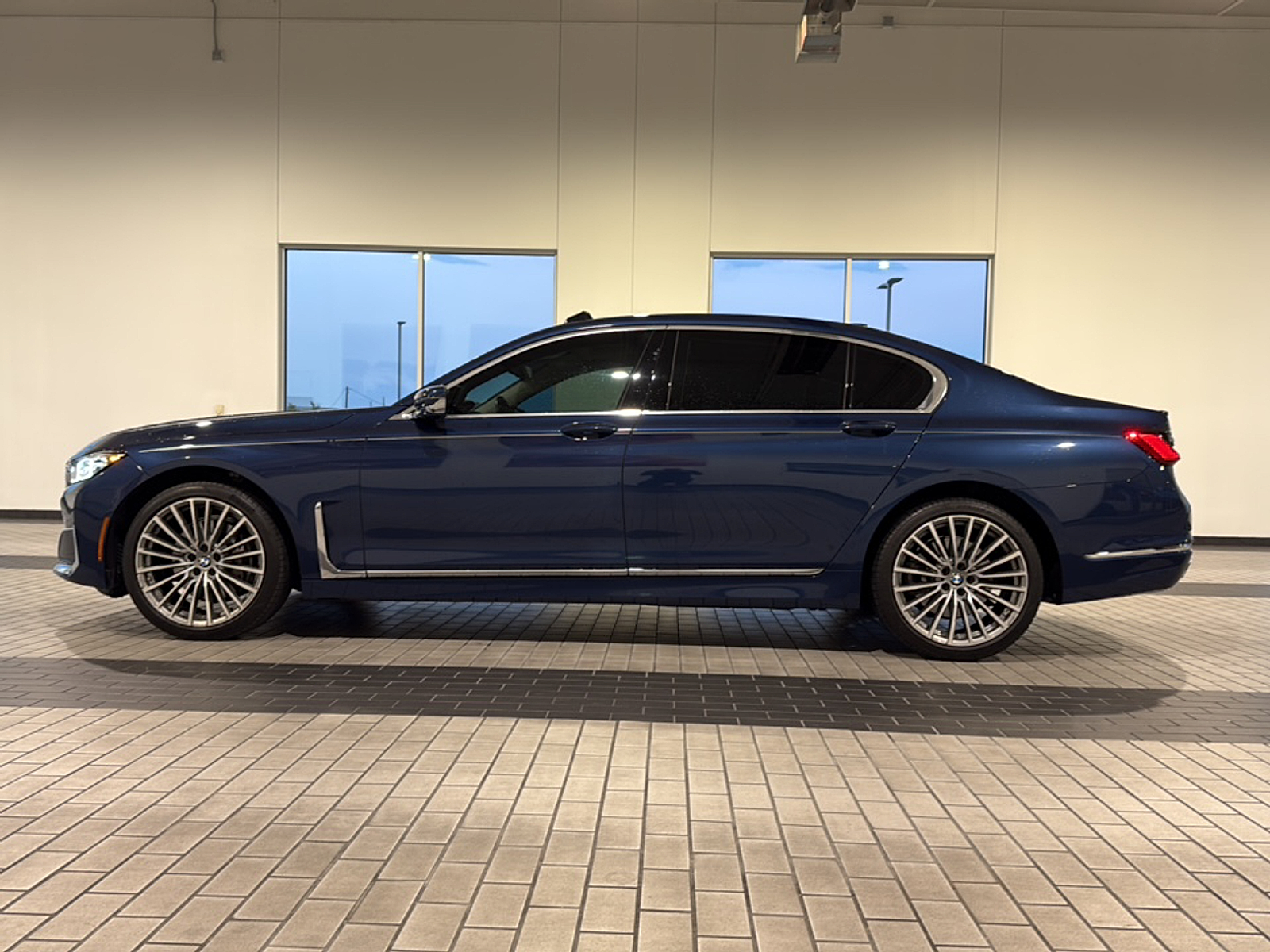 2022 Bmw 740i photo 2