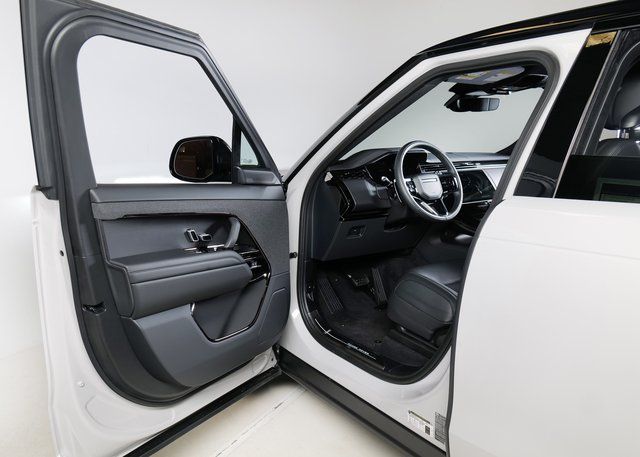 2025 Land Rover Range Rover Sport SE photo 18