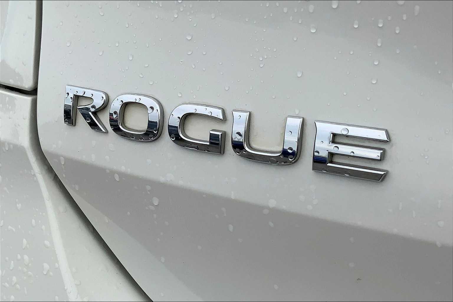 2018 Nissan Rogue SV photo 27