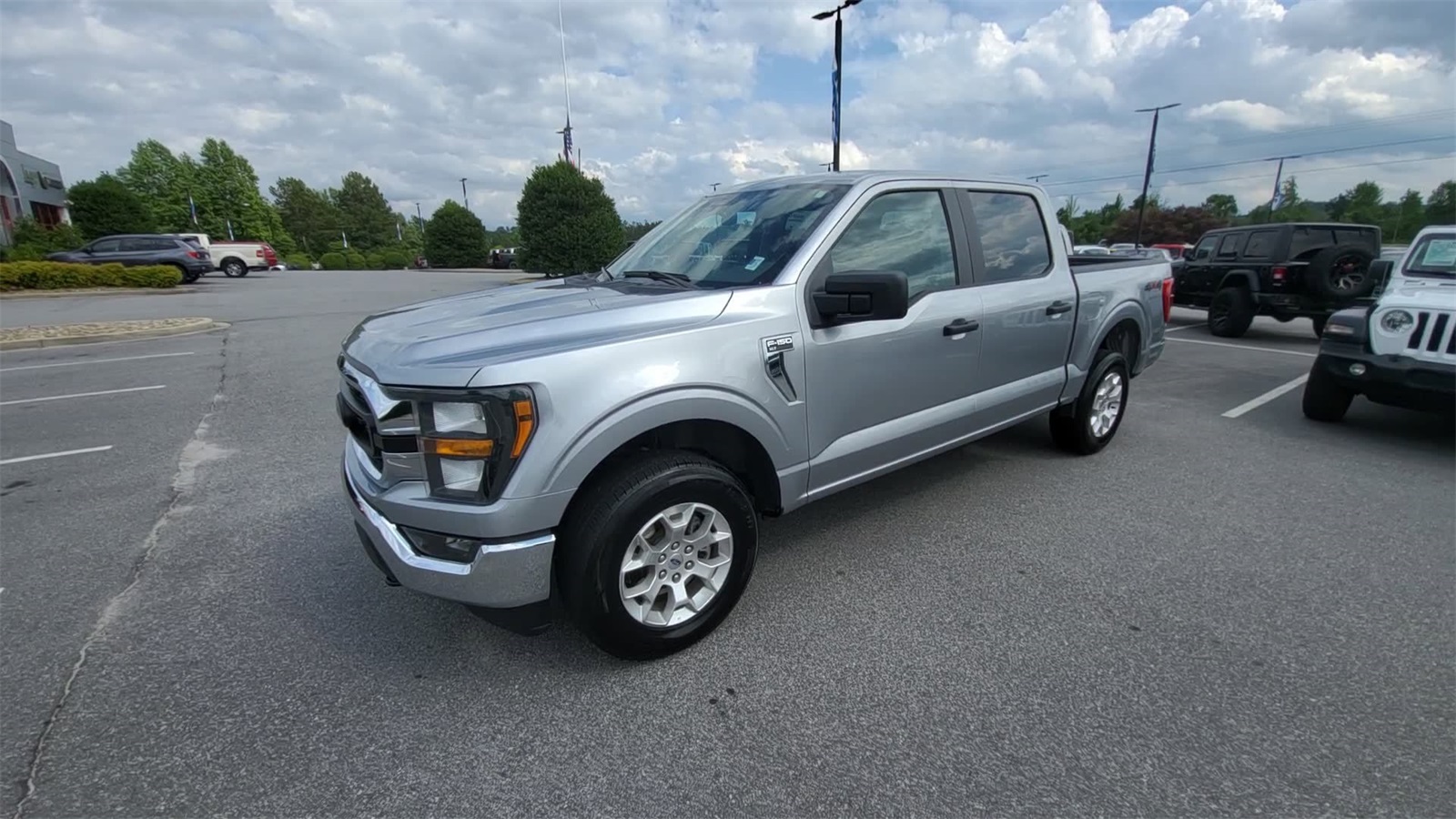 2023 Ford F-150 XLT photo 2