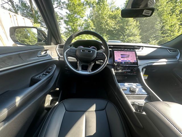 2025 Jeep Grand Cherokee Limited photo 13