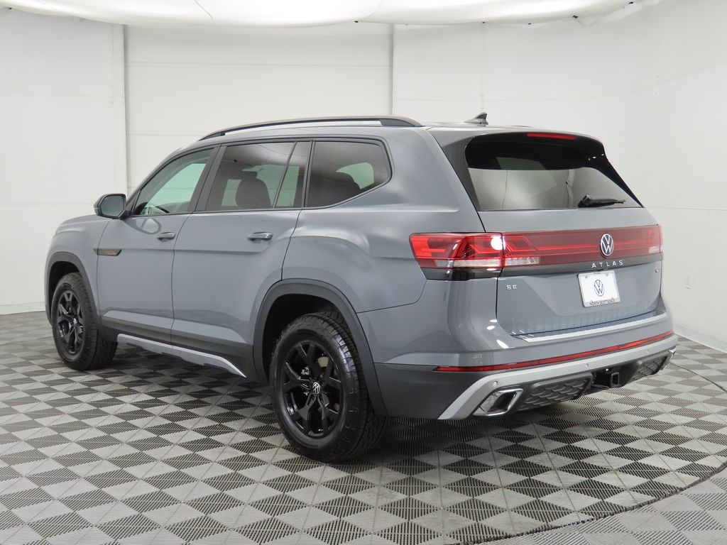 2026 Volkswagen Atlas Peak Edition SE photo 2