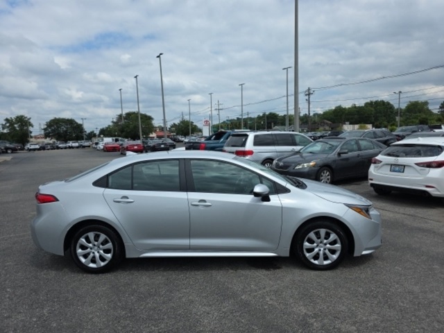 Used 2024 Toyota Corolla LE with VIN 5YFB4MDE3RP145109 for sale in Northfield, Minnesota