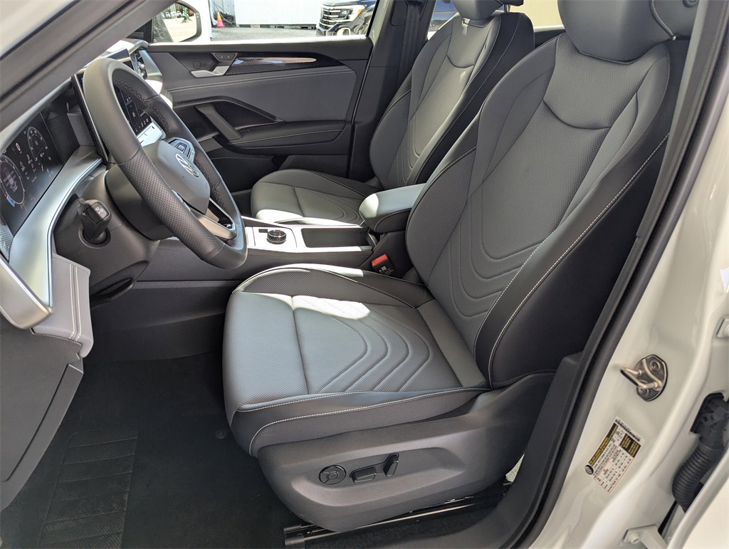 2026 Volkswagen Tiguan SE R-Line Black photo 4