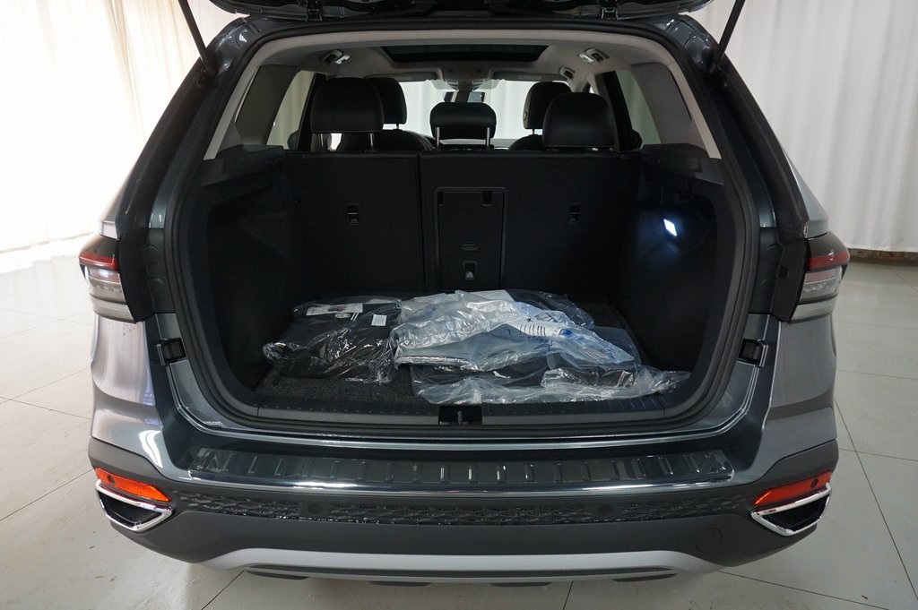 2025 Volkswagen Taos SEL photo 21