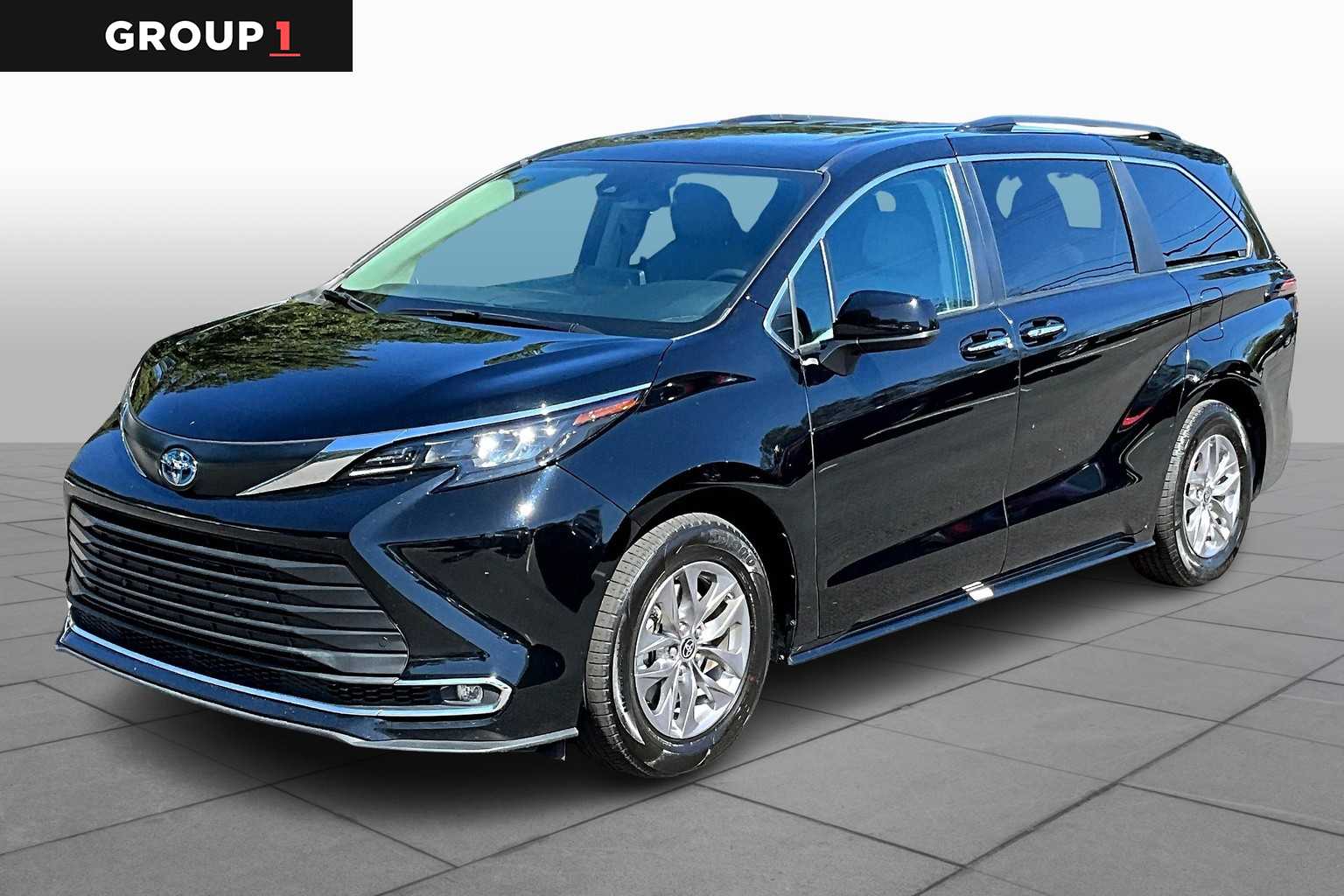 Pre-Owned 2024 Toyota Sienna XLE FWD 8-Passenger in Estero