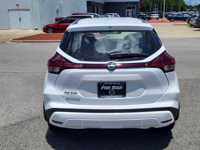 2025 Nissan Kicks Play S photo 3