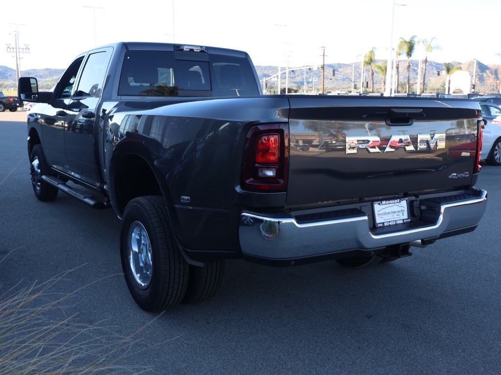 New 2026 Granite Crystal Metallic Clear-Coat Exterior Paint RAM Tradesman image 5