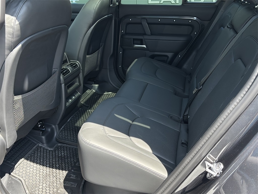 2025 Land Rover Defender 110 S photo 15