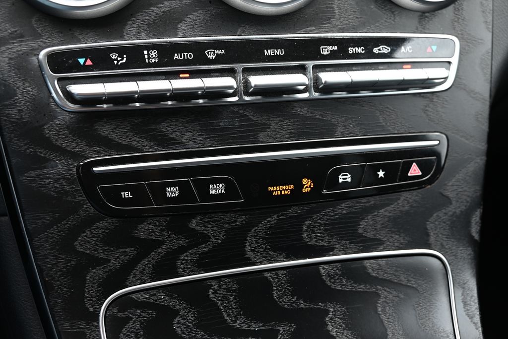2021 Mercedes Benz GLC 300 photo 21
