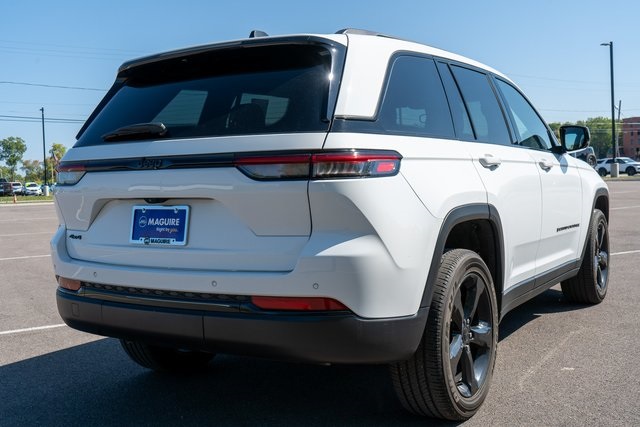 2023 Jeep Grand Cherokee Altitude photo 2