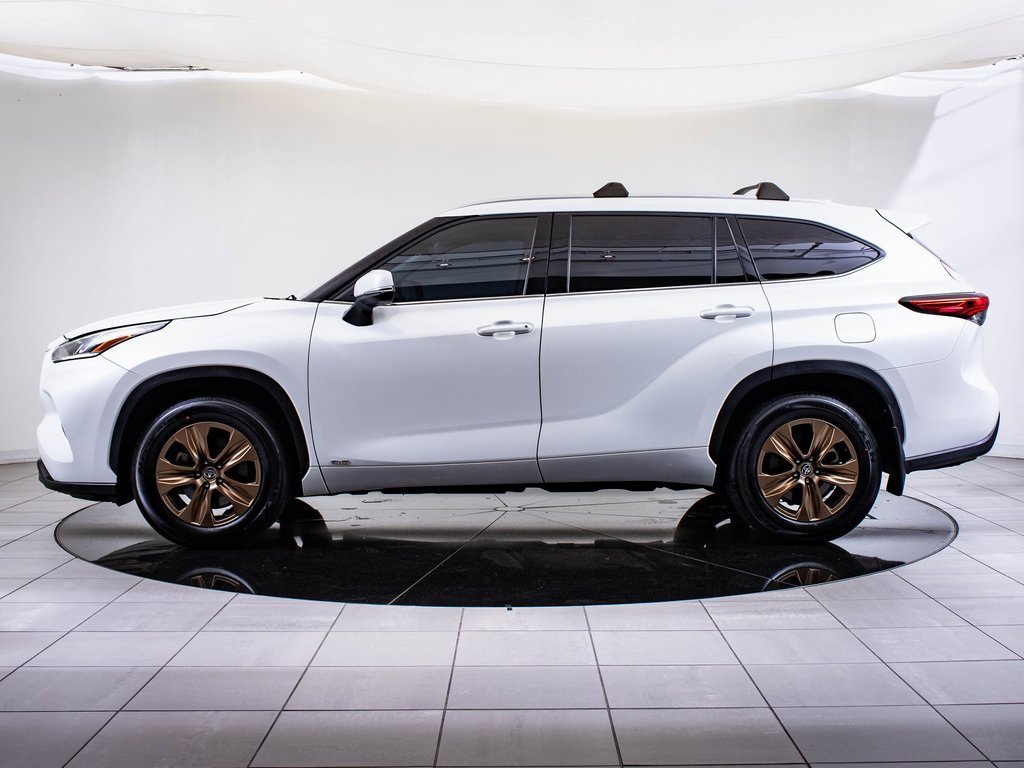2022 Toyota Highlander Hybrid Bronze Edition photo 5