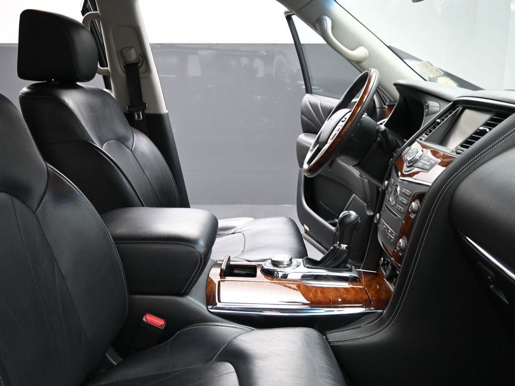 2017 Infiniti QX80 Base photo 14