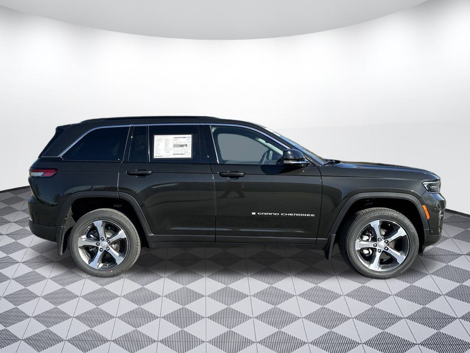 2024 Jeep Grand Cherokee Limited photo 2