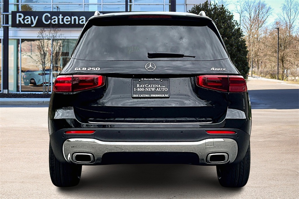 2025 Mercedes Benz GLB 250 4MATIC photo 4