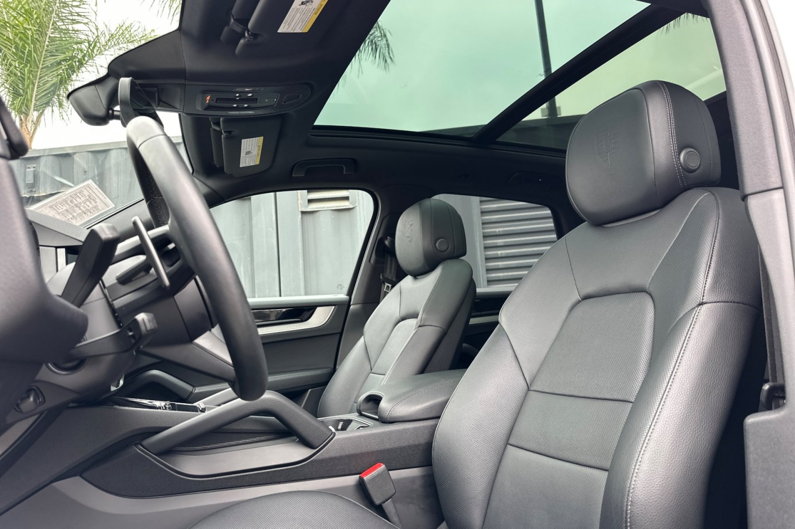 2025 Porsche Cayenne Turbo photo 5