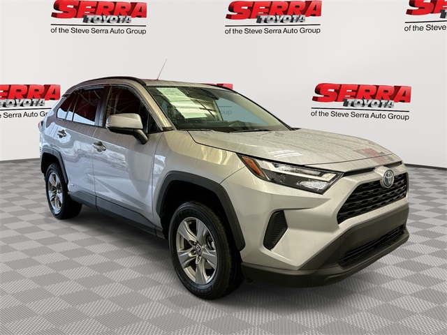 2023 Toyota RAV4 XLE's photo