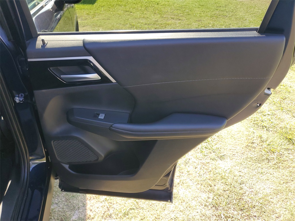 2024 Mitsubishi Outlander SE photo 36