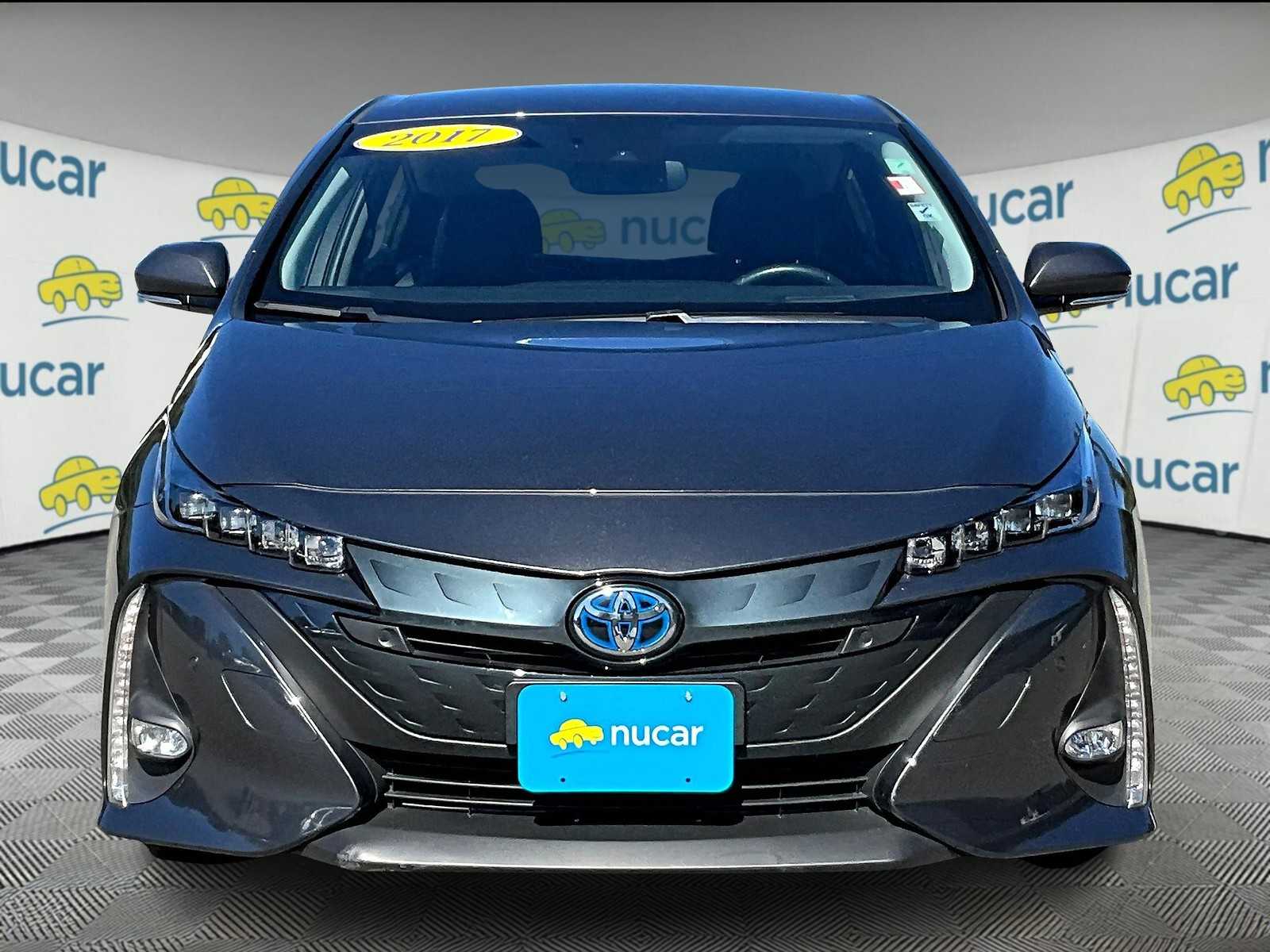 2017 Toyota Prius Prime Advanced photo 2