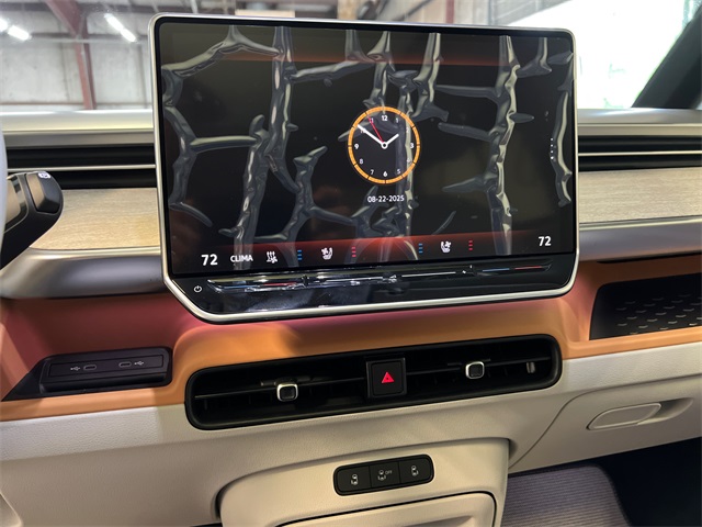 2025 Volkswagen ID. Buzz Pro Plus photo 15
