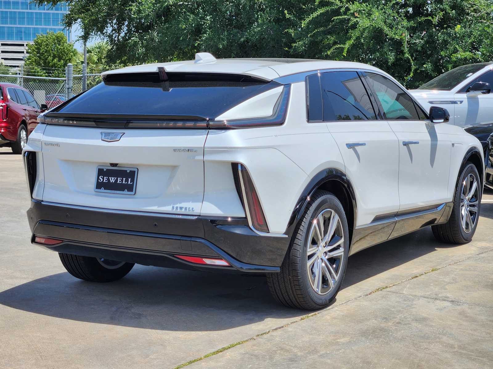 2025 Cadillac Lyriq Luxury photo 4