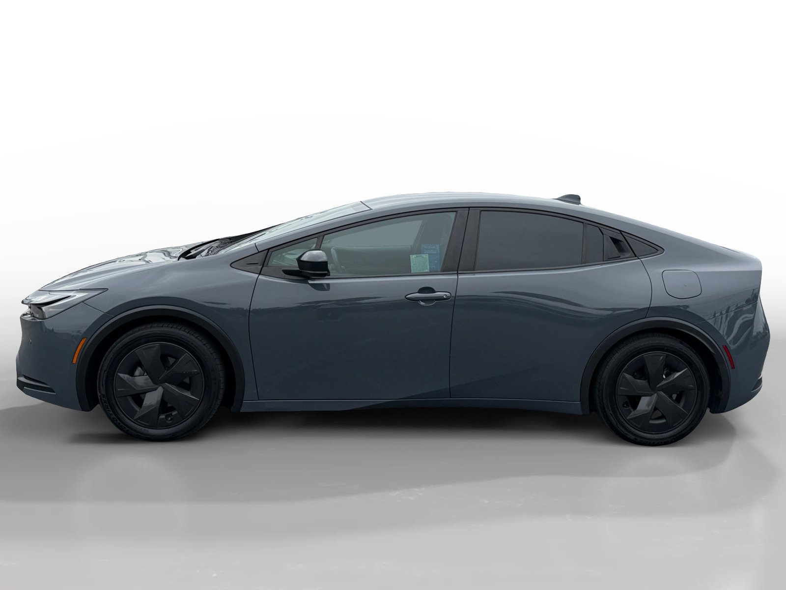 2023 Toyota Prius LE photo 2
