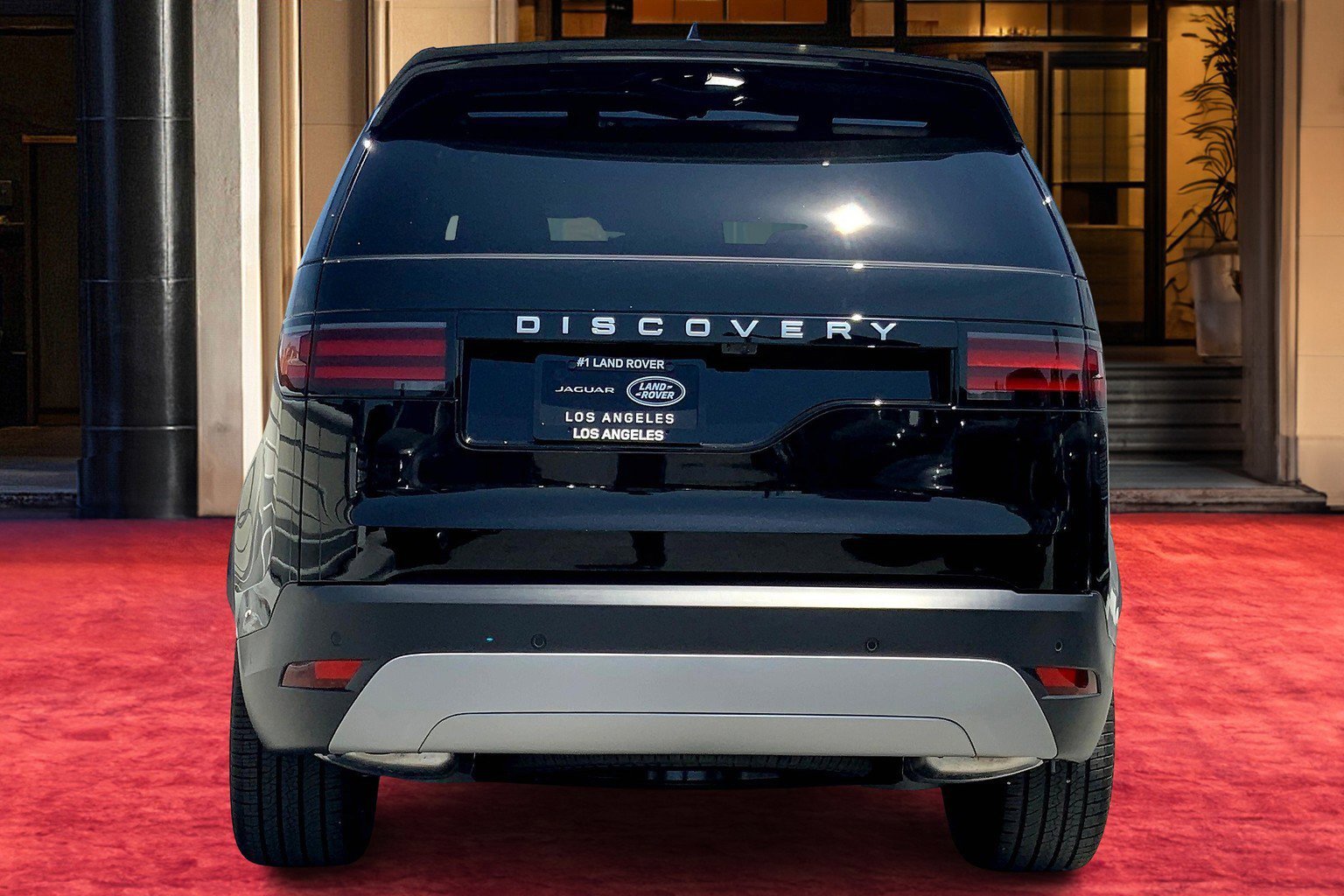 2025 Land Rover Discovery S photo 3