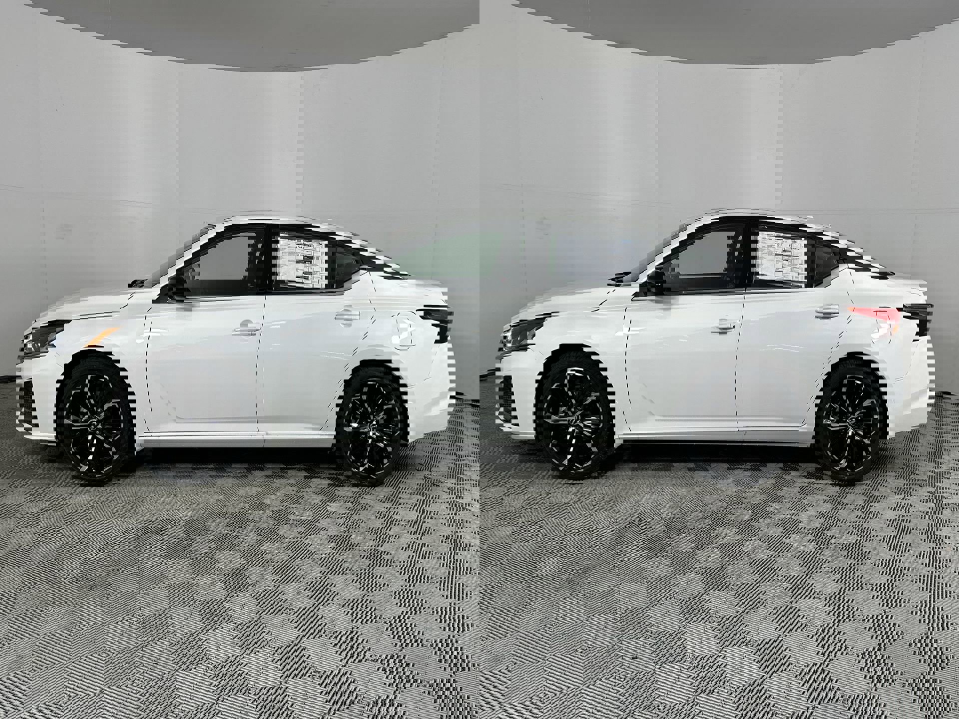 2025 Nissan Altima SR photo 5