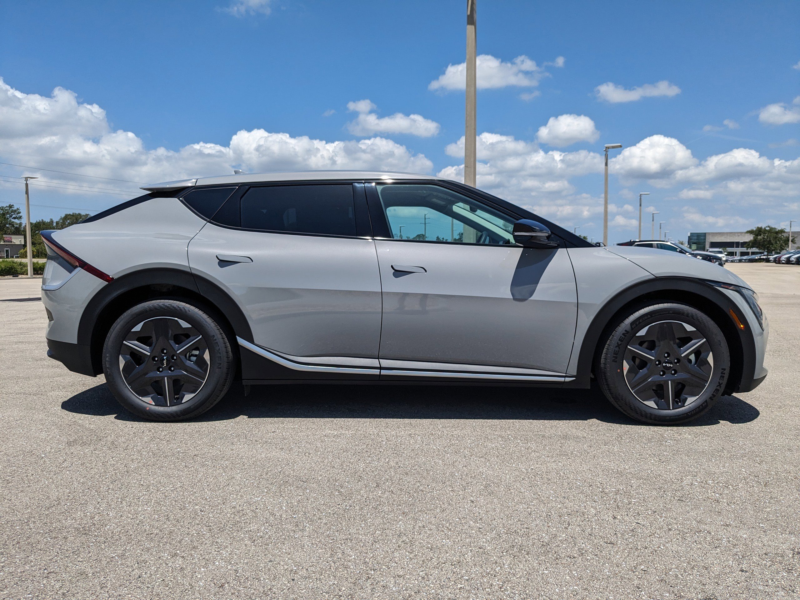 2025 Kia EV6 Light photo 3