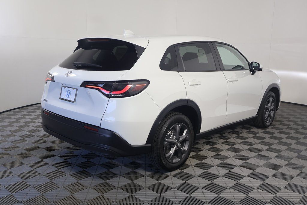 2026 Honda HR-V LX photo 2