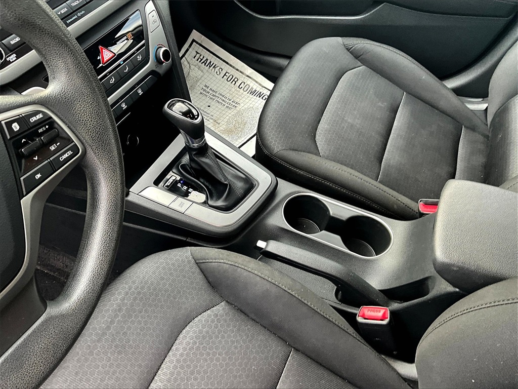 2018 Hyundai Elantra SEL photo 17