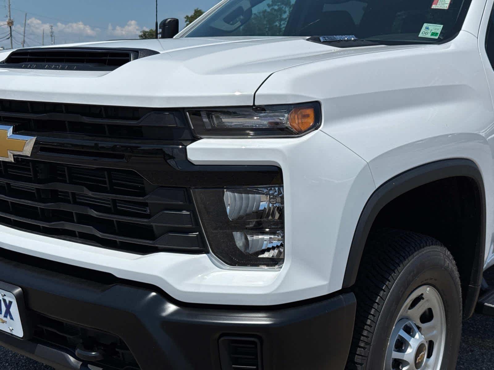 2025 Chevrolet Silverado 2500HD photo 2