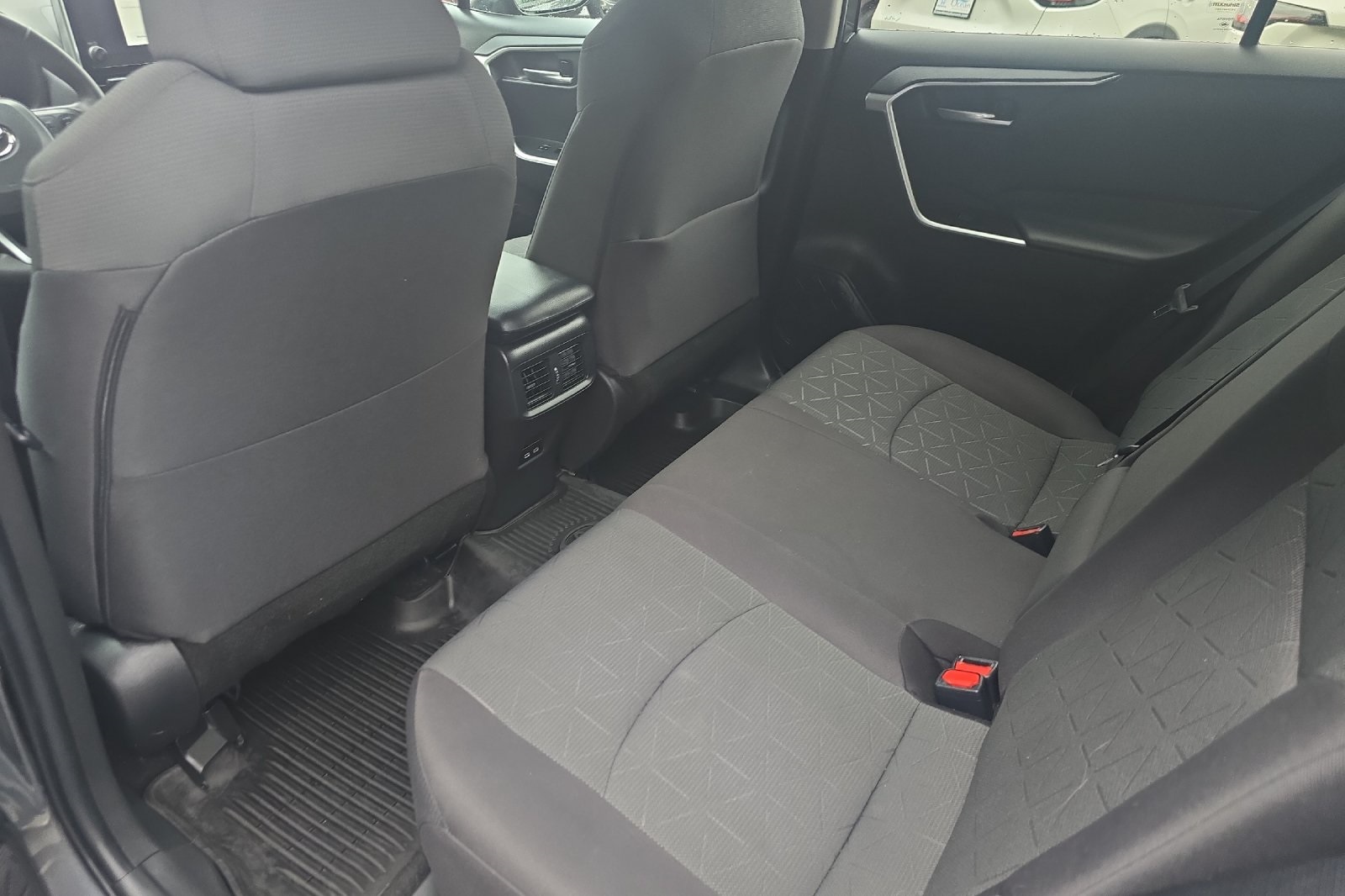 2023 Toyota RAV4 XLE photo 10