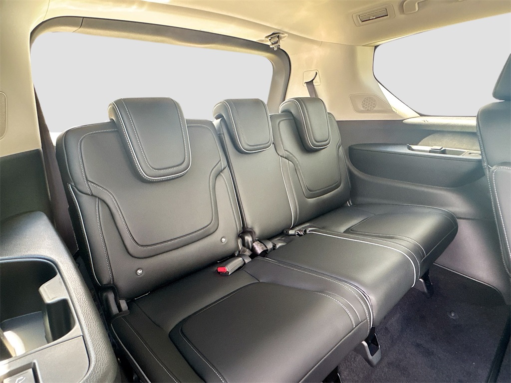2026 Infiniti QX80 Luxe photo 27