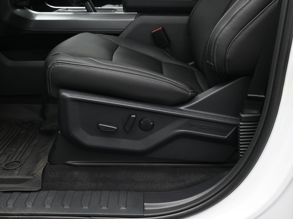 2025 Ford F-150 XLT photo 8