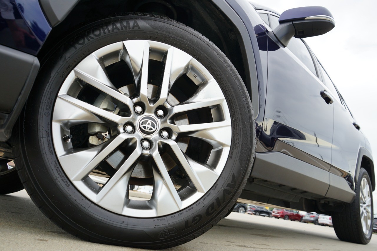 2021 Toyota RAV4 Limited photo 8