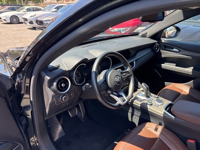 2022 Alfa Romeo Stelvio Ti photo 6