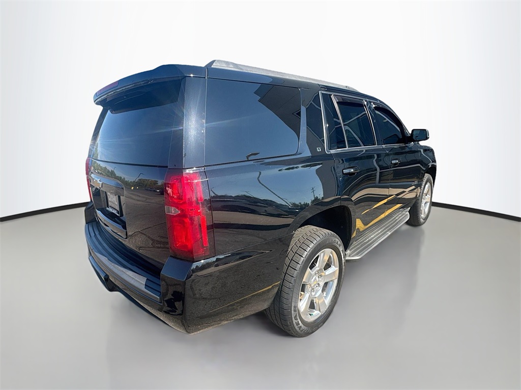 2016 Chevrolet Tahoe LT photo 4