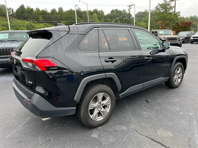2023 Toyota RAV4 XLE photo 2