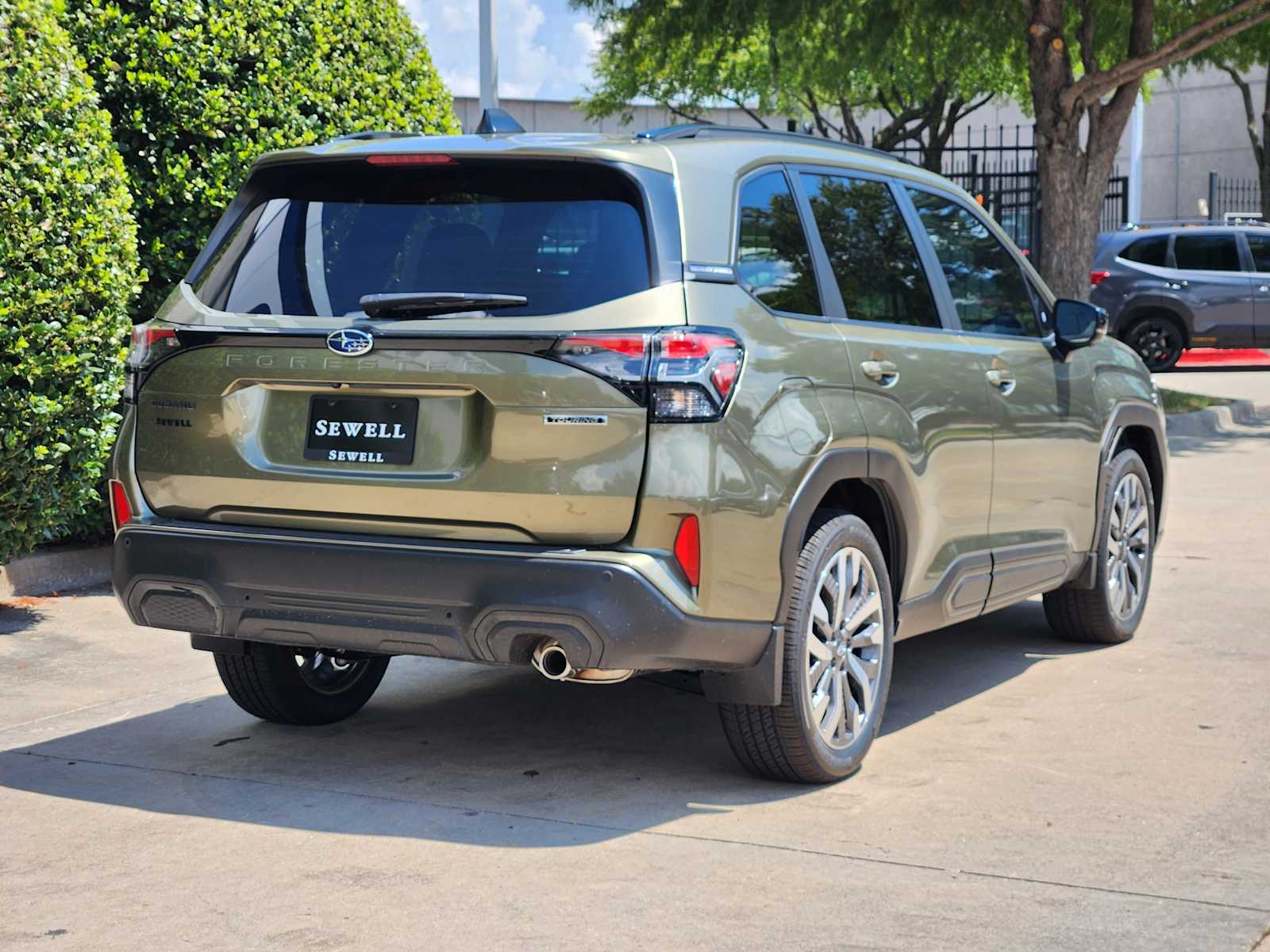 2025 Subaru Forester Touring photo 4