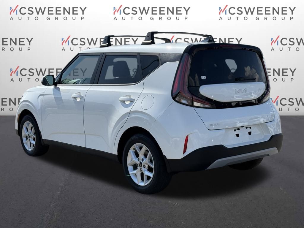 2023 Kia Soul LX photo 2