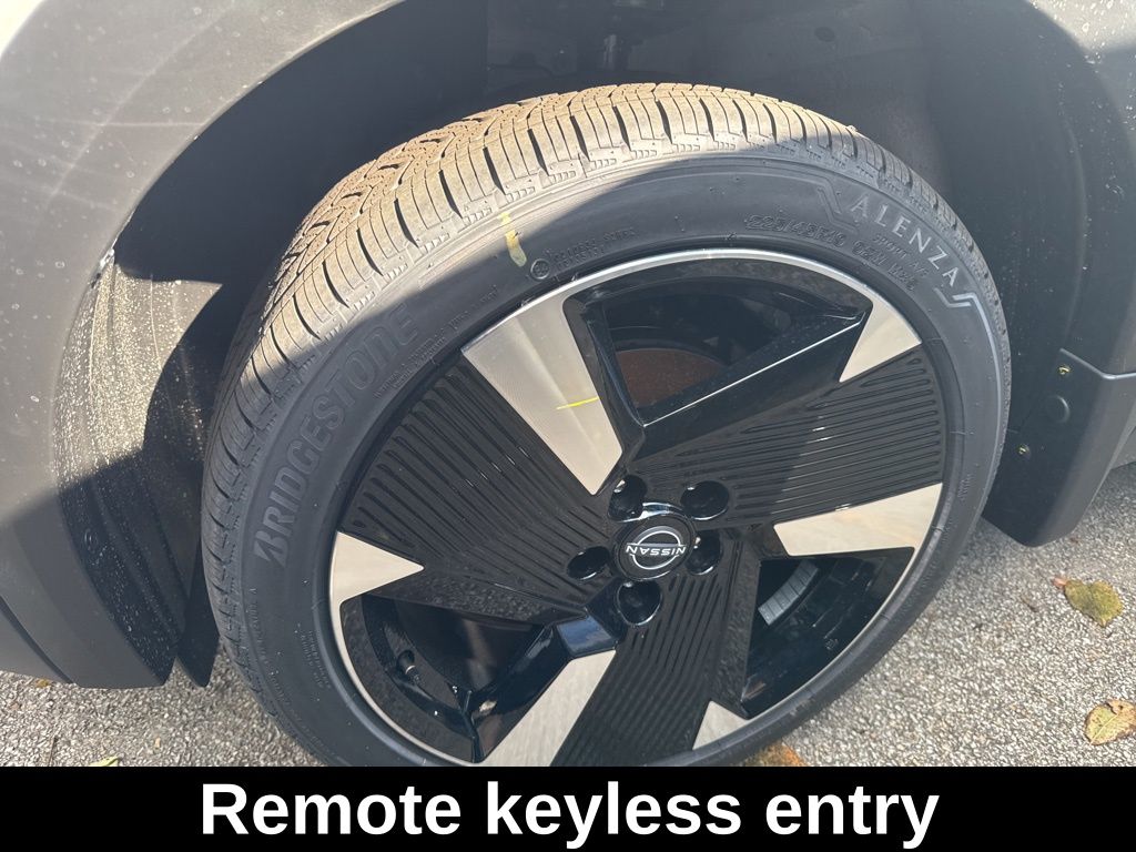 2026 Nissan Kicks SR photo 4