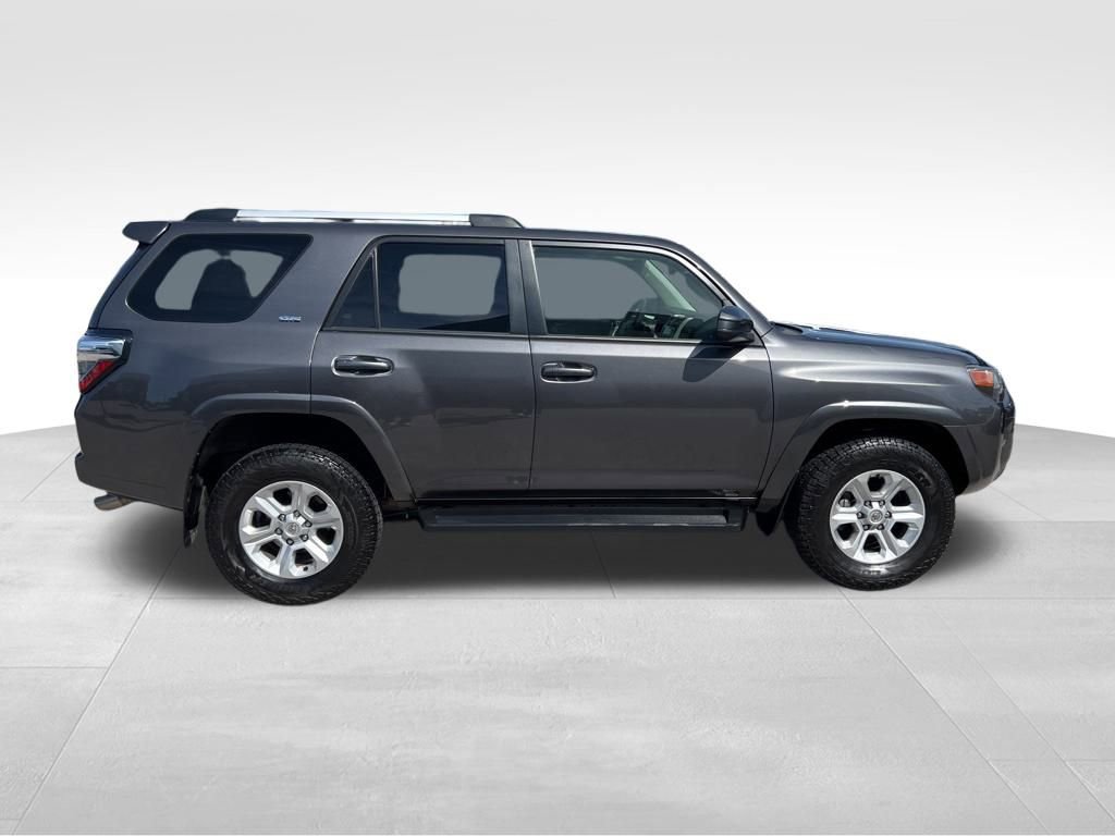 2022 Toyota 4Runner SR5 photo 5