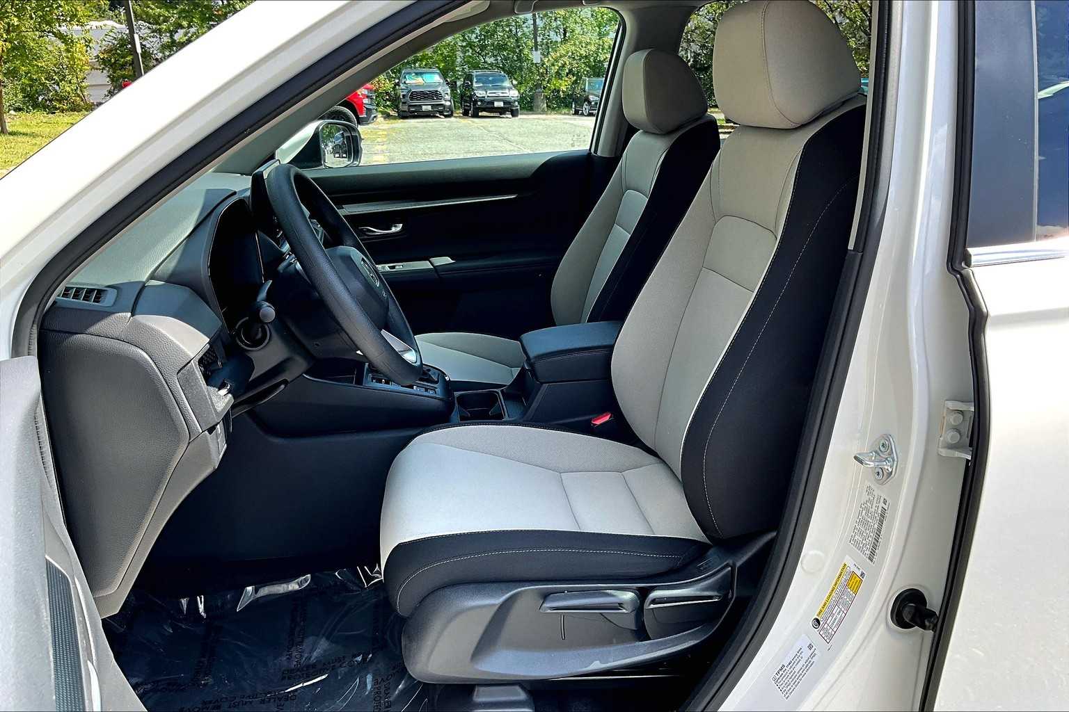 2025 Honda CR-V LX photo 7