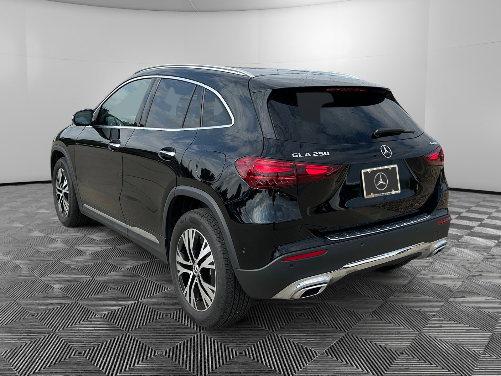 2025 Mercedes Benz GLA 250 4MATIC photo 3