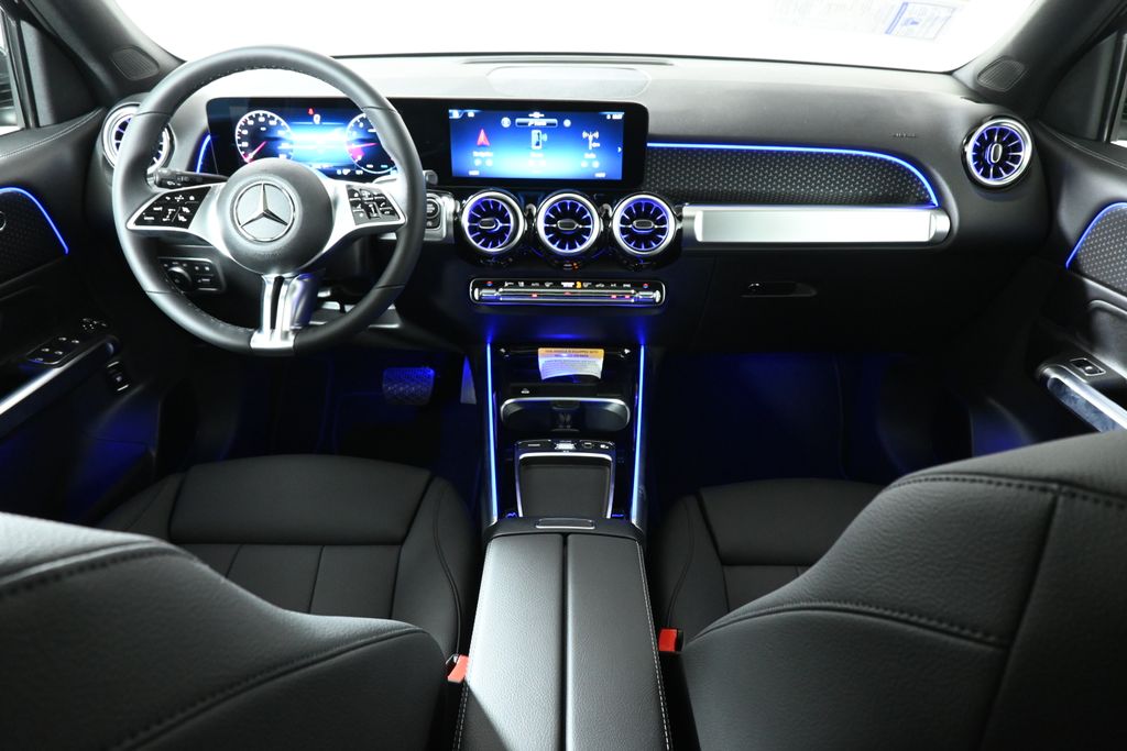 2025 Mercedes Benz GLB 250 4MATIC photo 3