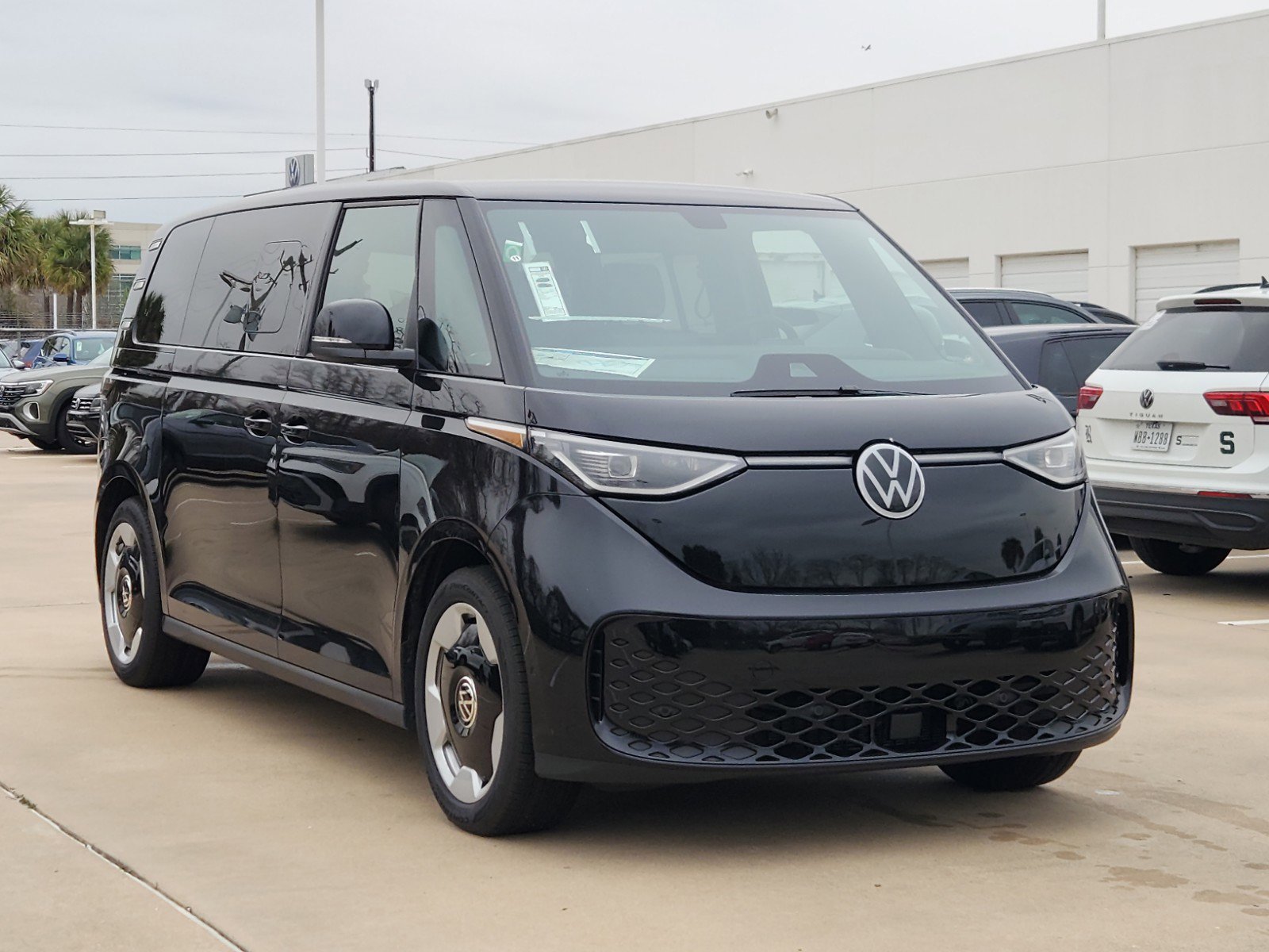 2025 Volkswagen ID. Buzz Pro S photo 2