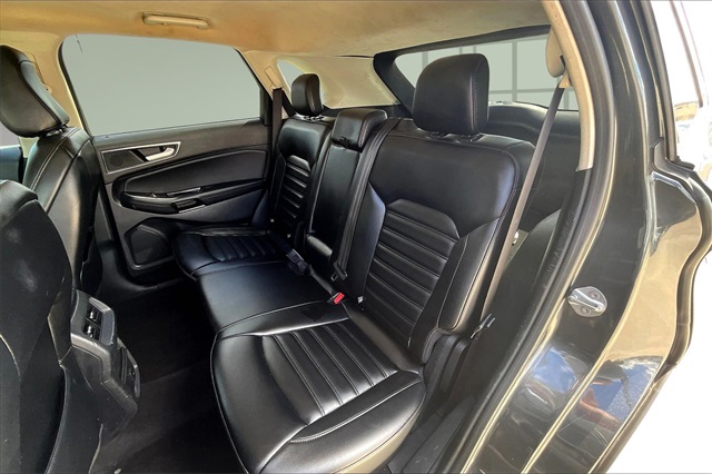 2020 Ford Edge SEL photo 24