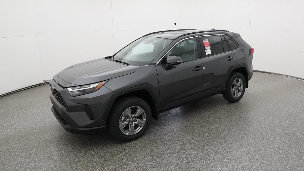 2025 Toyota RAV4 XLE's photo